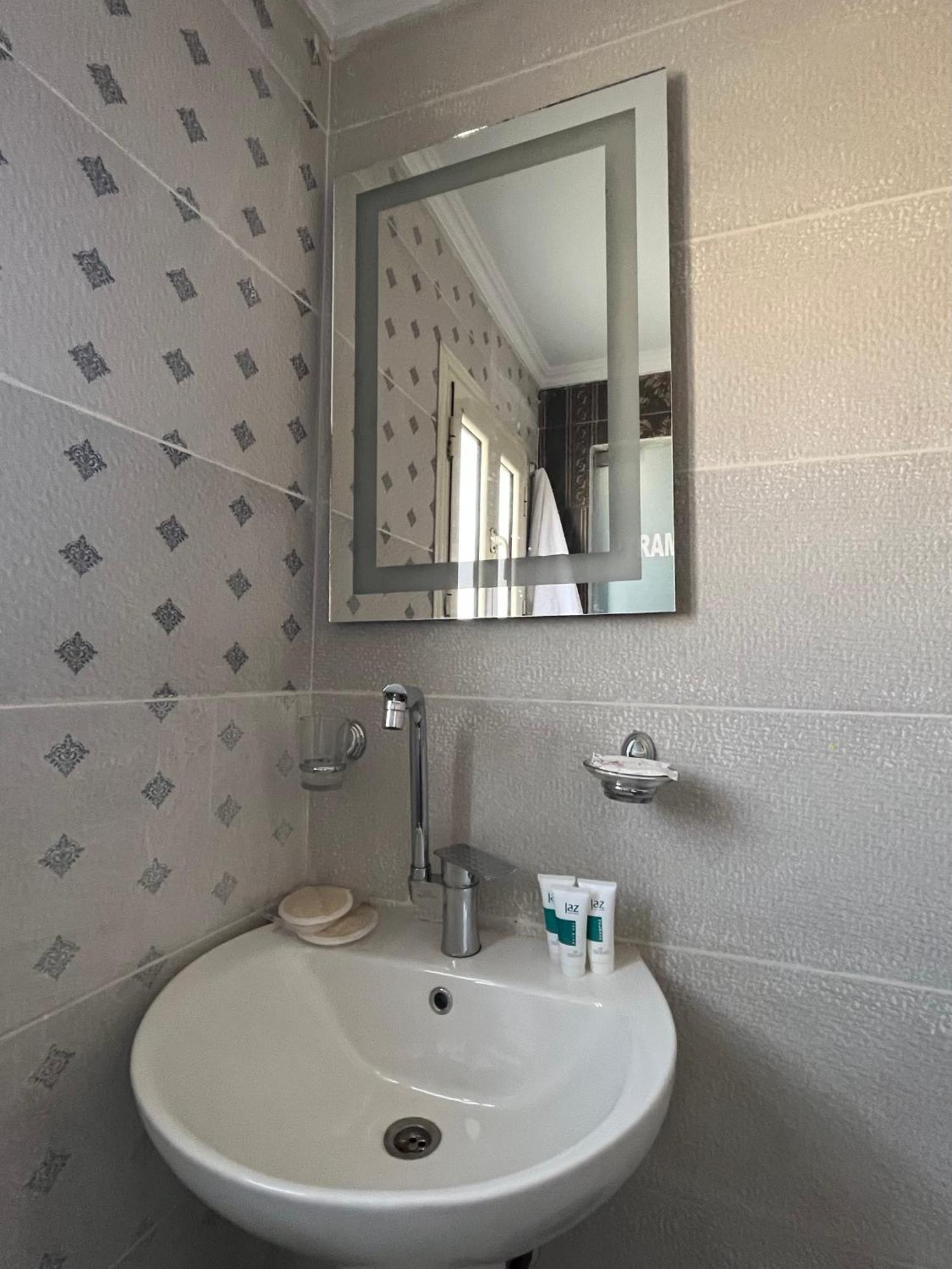 Pyramids Pride Inn Kafrat al Jabal Екстер'єр фото